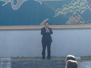 挨拶をする山下市長