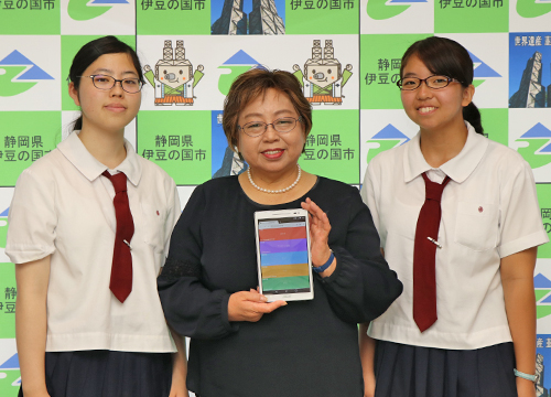 7月26日県立島田商業高校生徒が「ごみの出し方アプリ」完成を報告3