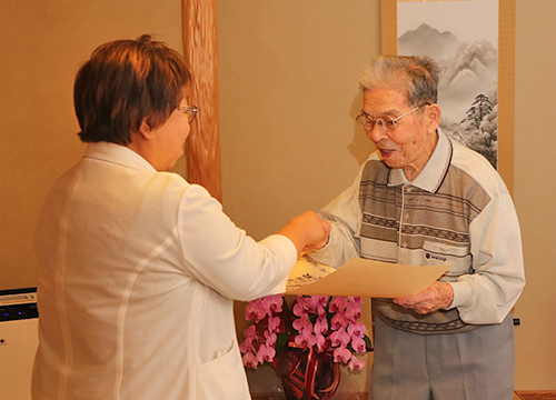 9月14日100歳の長寿者を市長が訪問2