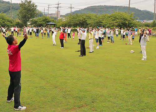 7月16日狩野川リバーサイドパークでラジオ体操を実施1