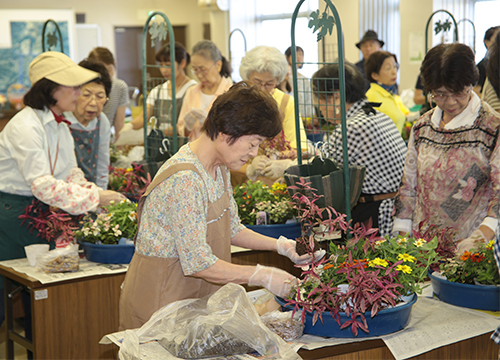 9月23日花咲く伊豆の国推進協議会「秋の花飾り教室」を開催2