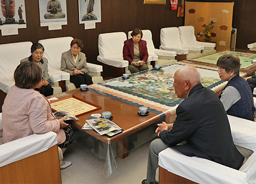 11月7日伊豆の国市花の会が「静岡県知事表彰」受賞を報告2