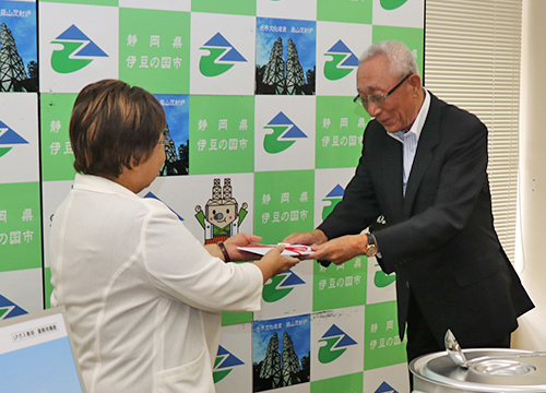 9月11日（一社）静岡県LPガス協会が防災機材を寄付1