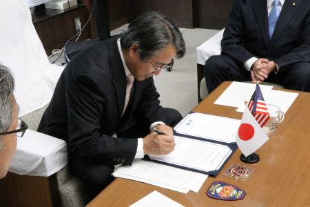 signing02